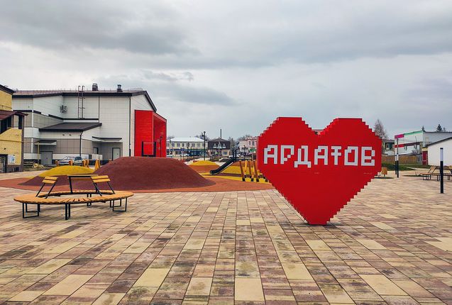 В Ардатове завершилось строительство водоочистной станции. Благодаря этому около 6 тысяч жителей Ардатова будут обеспечены чистой питьевой водой. Работы велись в рамках федерального проекта Чистая вода нацпроекта Жильё и городская среда